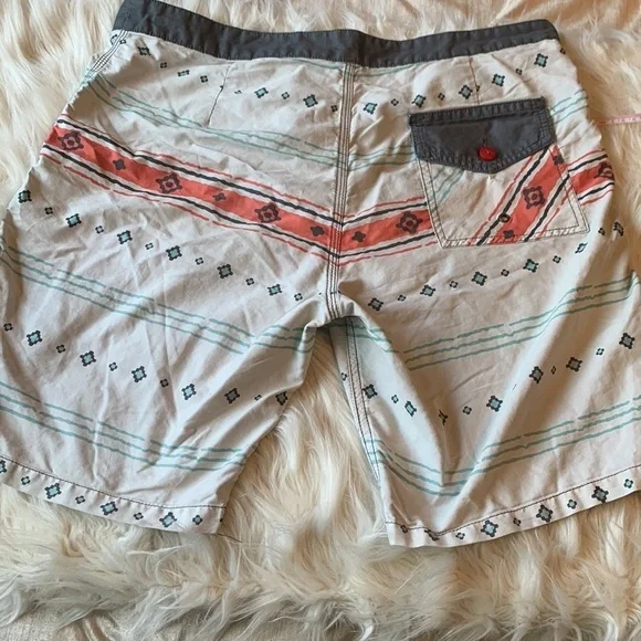 KATIN BOARD SHORTS TRIBAL HAWAIIAN PRINT SIZE 34